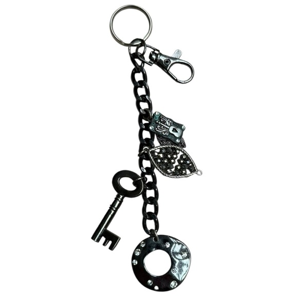 Handmade Upcycled Bag Charm, Guitar & Skeleton Key Pendant Clip Keychain - Picture 6 of 6